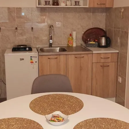 Cozy In The Center Of East Apartment *